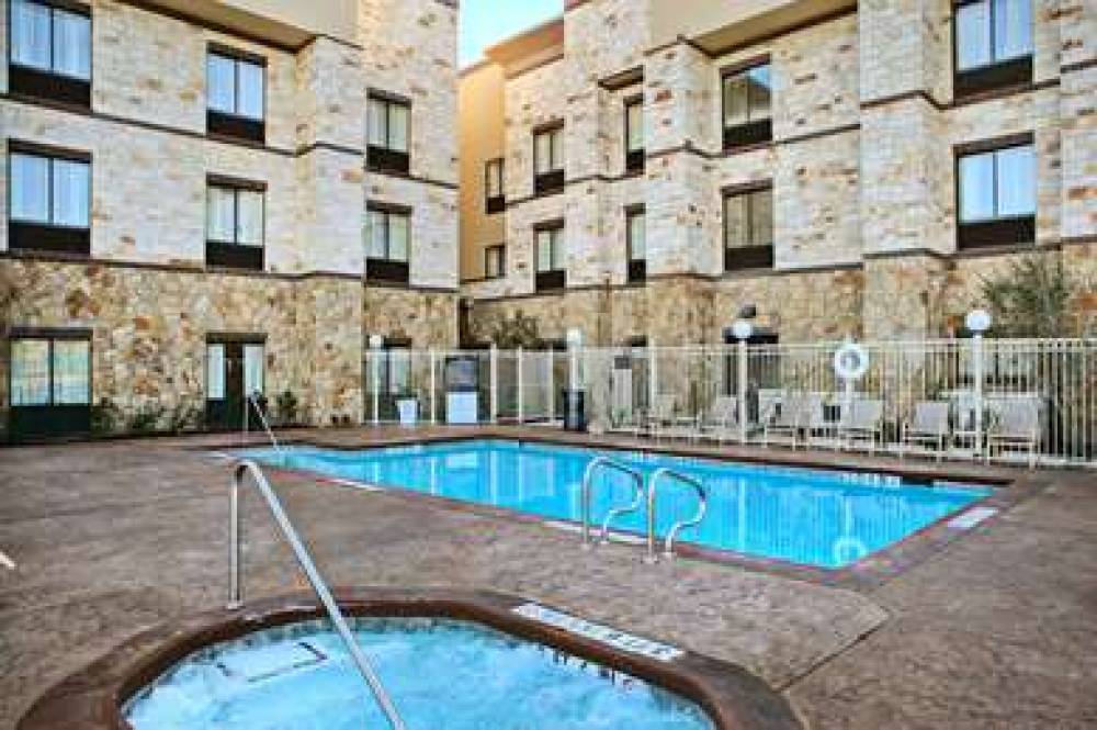 Hampton Inn &amp; Suites Mansfield, TX 3