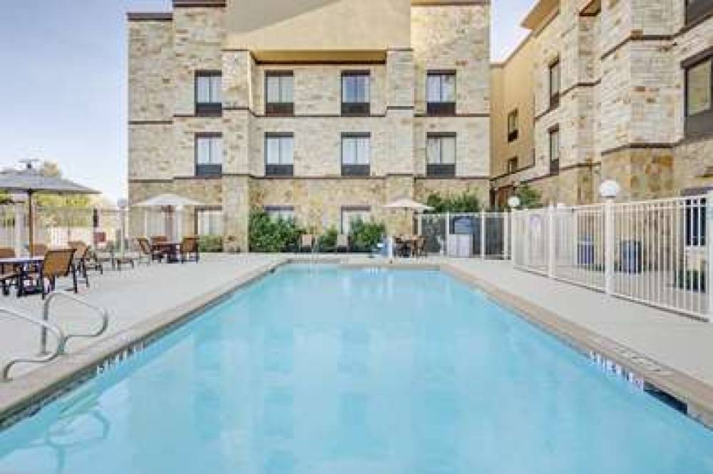 Hampton Inn &amp; Suites Mansfield, TX 4