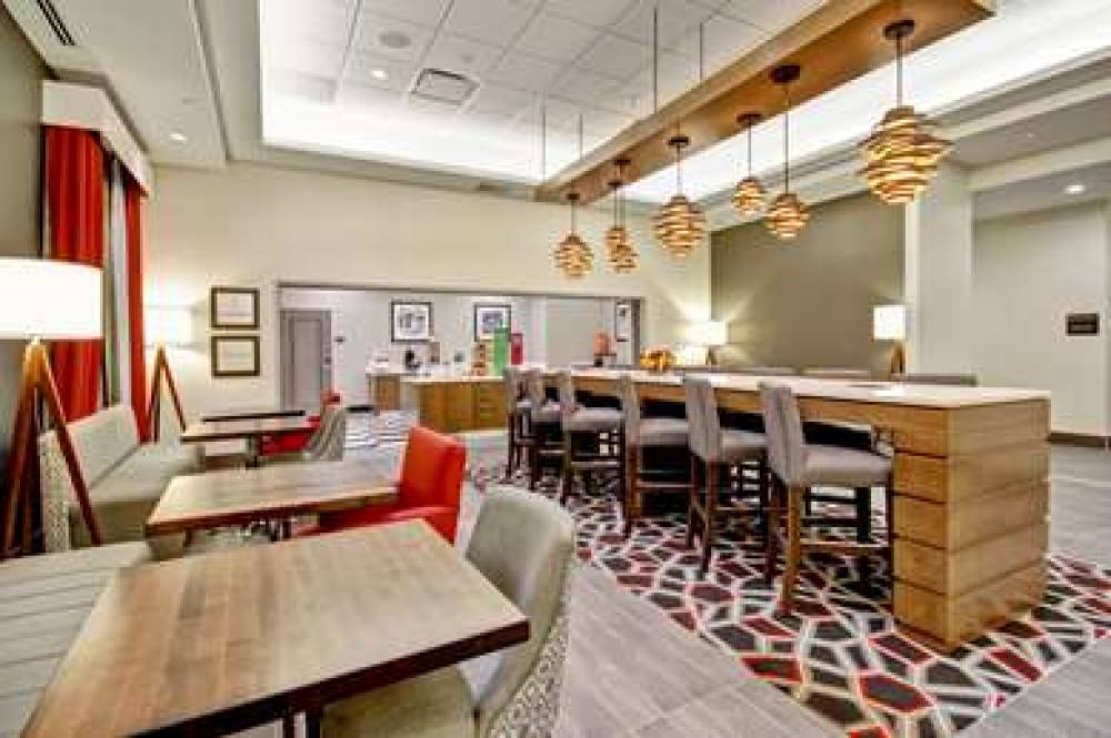 Hampton Inn &amp; Suites - Medicine Hat, Alberta, 7