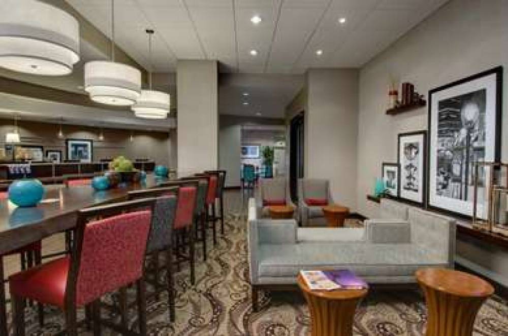 Hampton Inn &amp; Suites Milwaukee Downtown 5