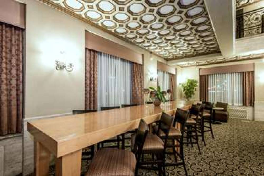 Hampton Inn &amp; Suites Montgomery-Downtown 6