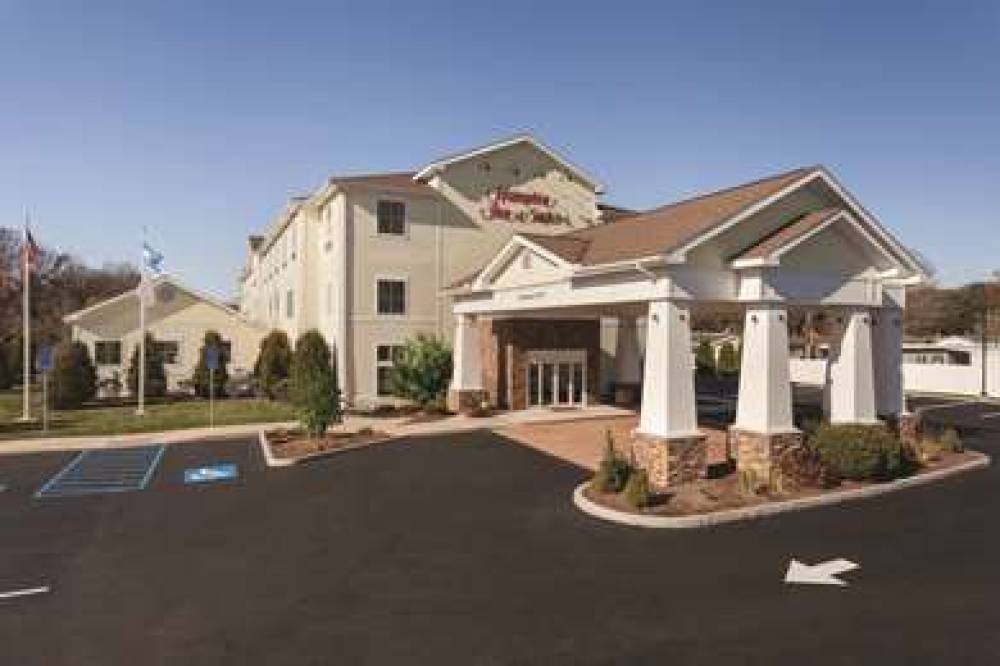 Hampton Inn &amp; Suites Mystic 1