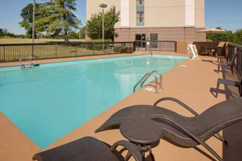 Hampton Inn &amp; Suites Nashville-Airport 7