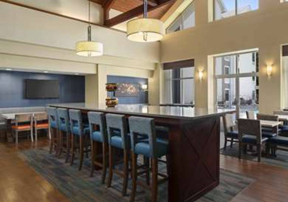 Hampton Inn &amp; Suites Newport News-Arpt-Oyster 3