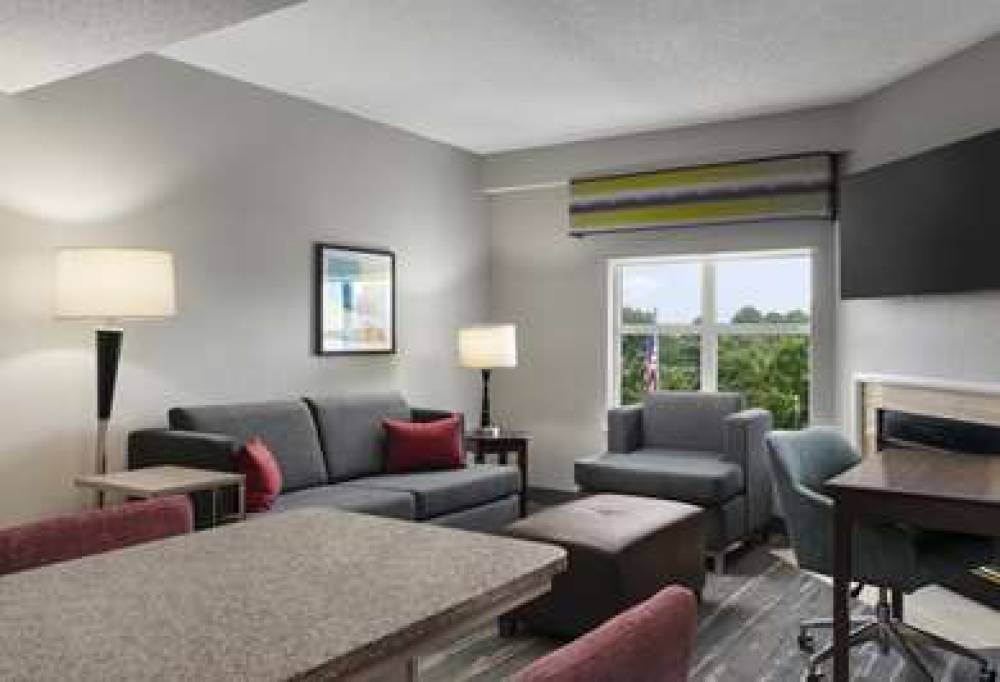 Hampton Inn &amp; Suites Newport News-Arpt-Oyster 8