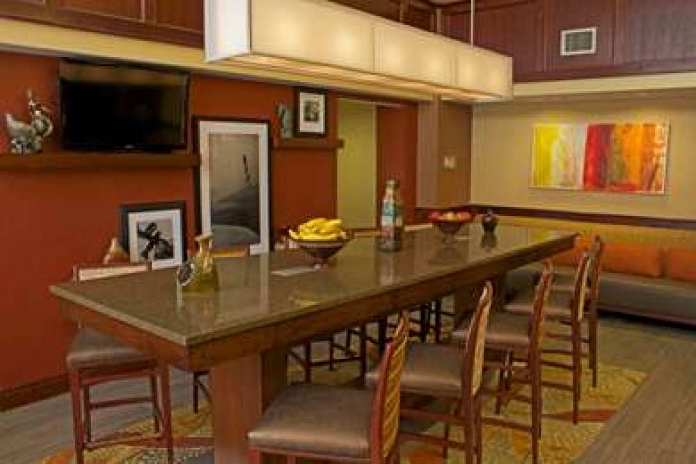 Hampton Inn &amp; Suites Norfolk-Airport 6