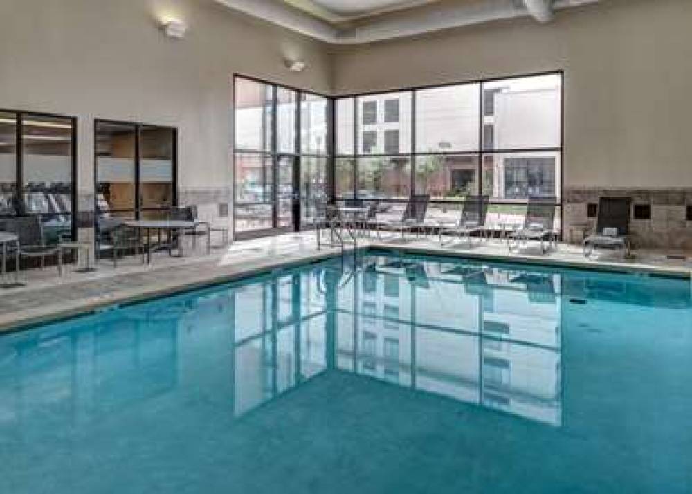 Hampton Inn &amp; Suites Omaha-Downtown 10