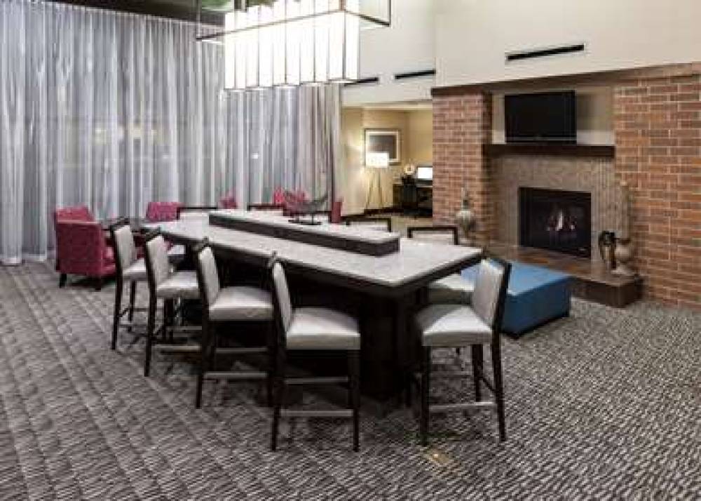 Hampton Inn &amp; Suites Omaha-Downtown 8