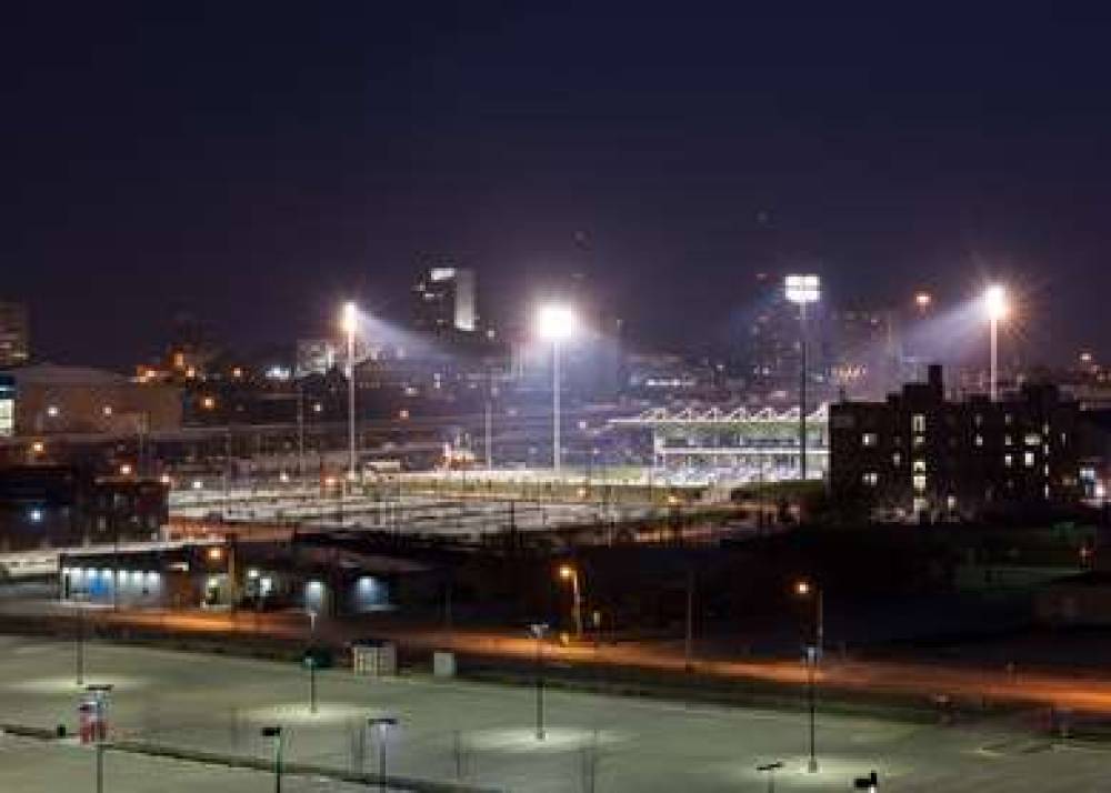 Hampton Inn &amp; Suites Omaha-Downtown 5