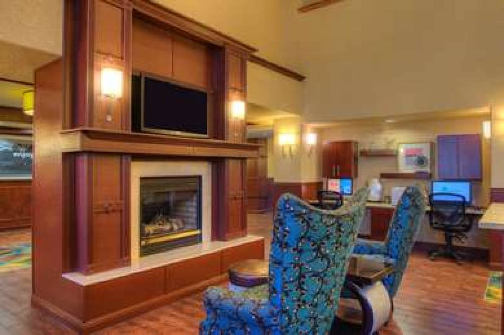 Hampton Inn &amp; Suites Ontario 10