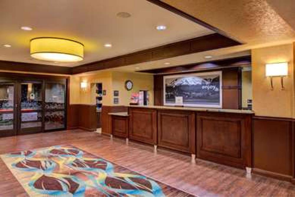 Hampton Inn &amp; Suites Ontario 7