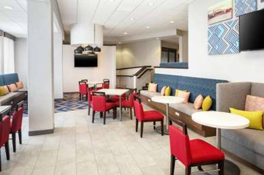 Hampton Inn &amp; Suites Parker 5