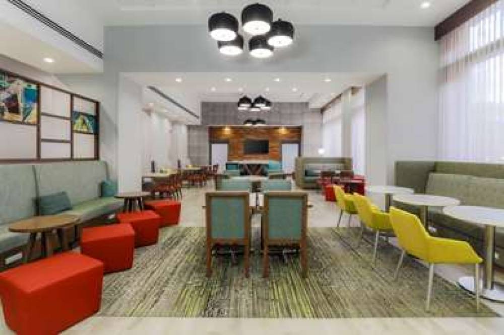 Hampton Inn &amp; Suites Pittsburgh-Downtown 6