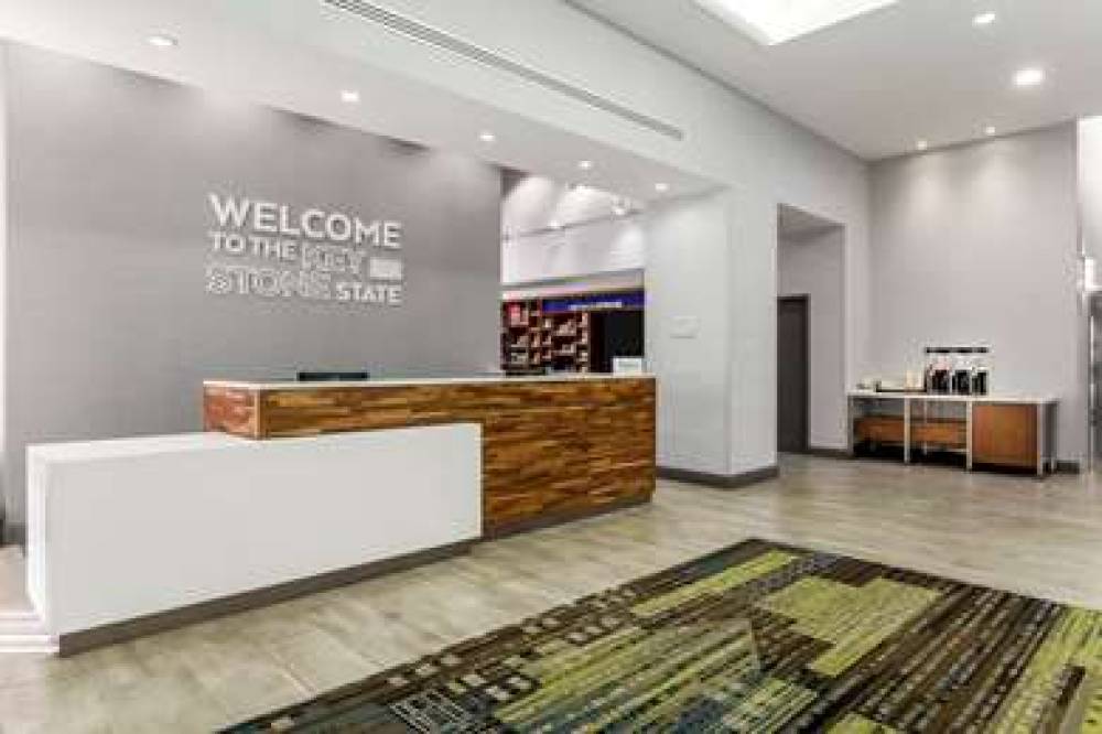 Hampton Inn &amp; Suites Pittsburgh-Downtown 5