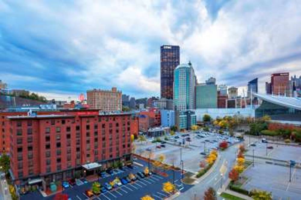 Hampton Inn &amp; Suites Pittsburgh-Downtown 2