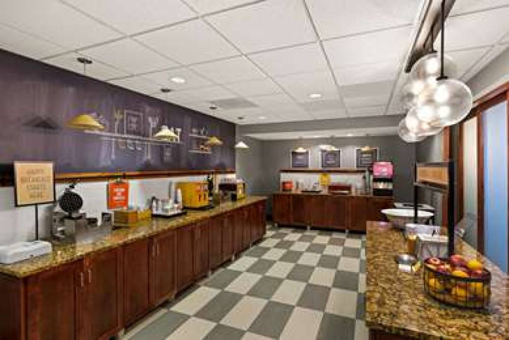 Hampton Inn &amp; Suites Poughkeepsie 6