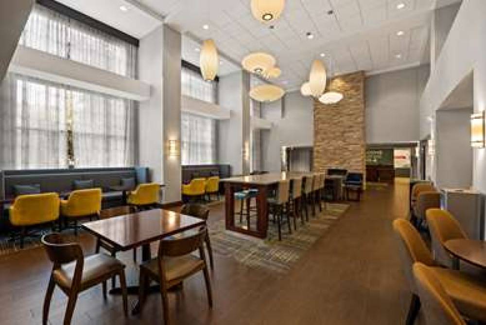 Hampton Inn &amp; Suites Poughkeepsie 8