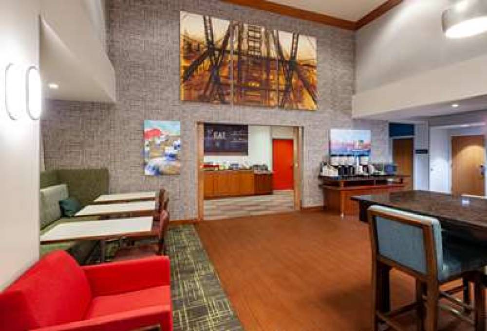 Hampton Inn &amp; Suites St. Louis At Forest Park 10