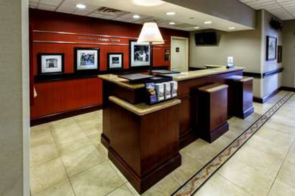 Hampton Inn &amp; Suites Staten Island 9