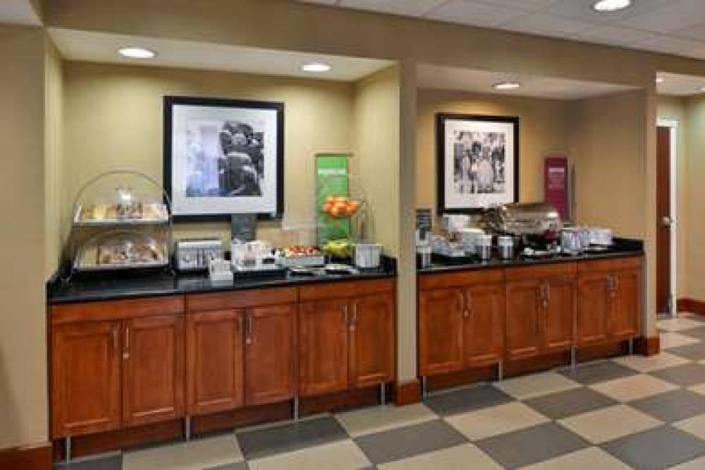 Hampton Inn &amp; Suites Tacoma-Mall 10