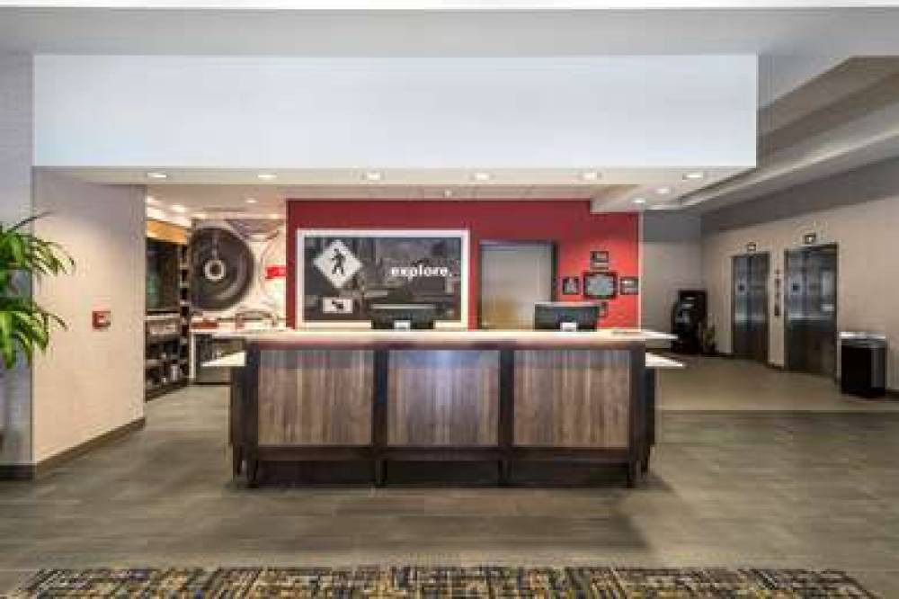 Hampton Inn &amp; Suites - Tulsa Downtown, OK 6