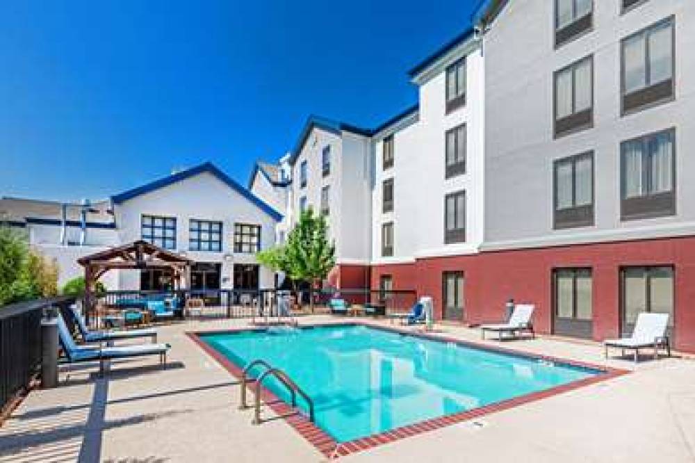 Hampton Inn &amp; Suites Tulsa-Woodland Hills 71s 5