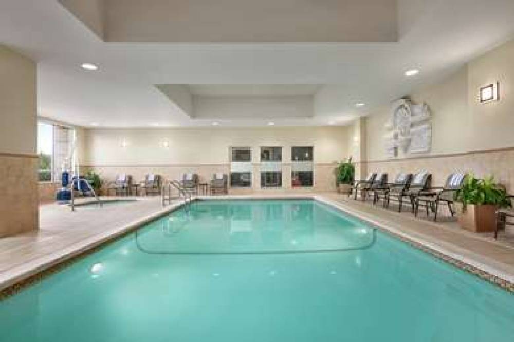 Hampton Inn &amp; Suites Washington-Dulles Intl A 8