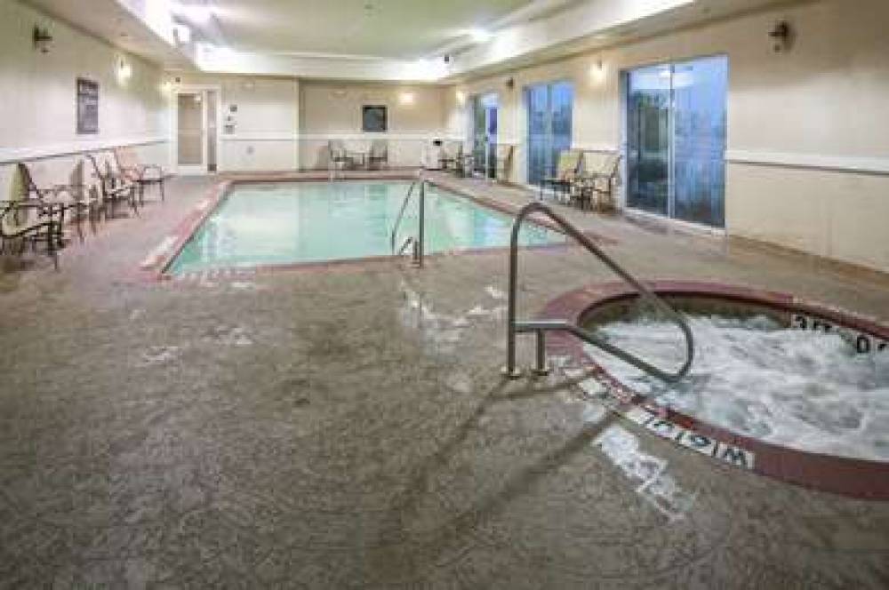 Hampton Inn &amp; Suites Waxahachie 8