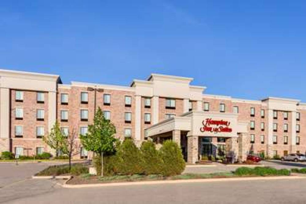 Hampton Inn &amp; Suites West Bend 1