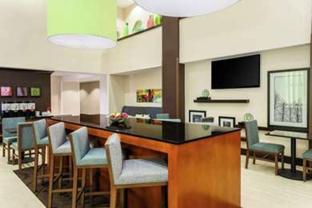 Hampton Inn &amp; Suites Wheeling-The Highlands,  8