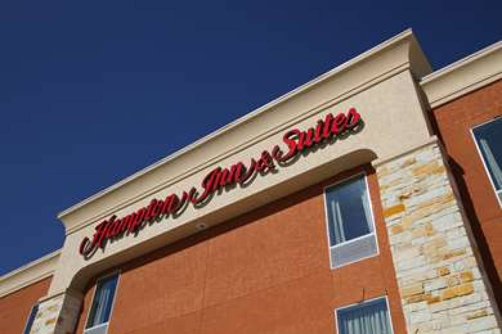 Hampton Inn &amp; Suites Winnie 2