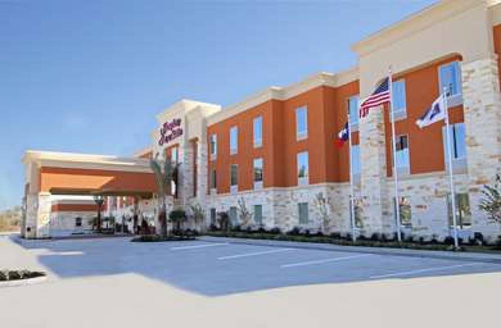 Hampton Inn &amp; Suites Winnie 1