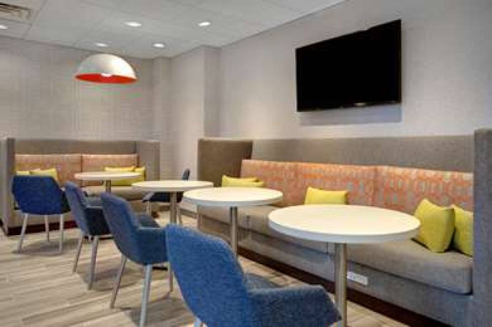 Hampton Inn &amp; Suites Yonkers 9