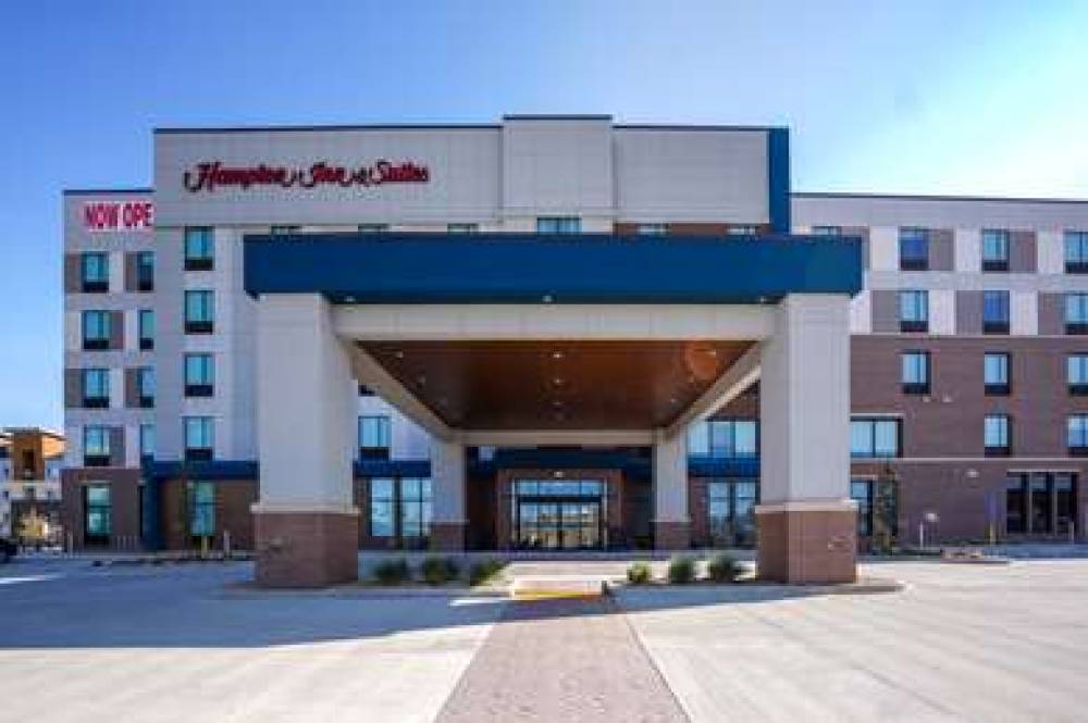 HAMPTON INN AND SUITES AURORA S DEN 1