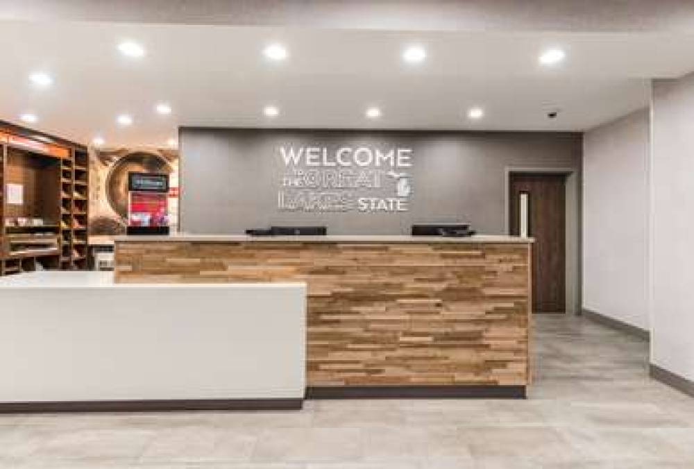 HAMPTON INN AND SUITES BENTON HARBO 5