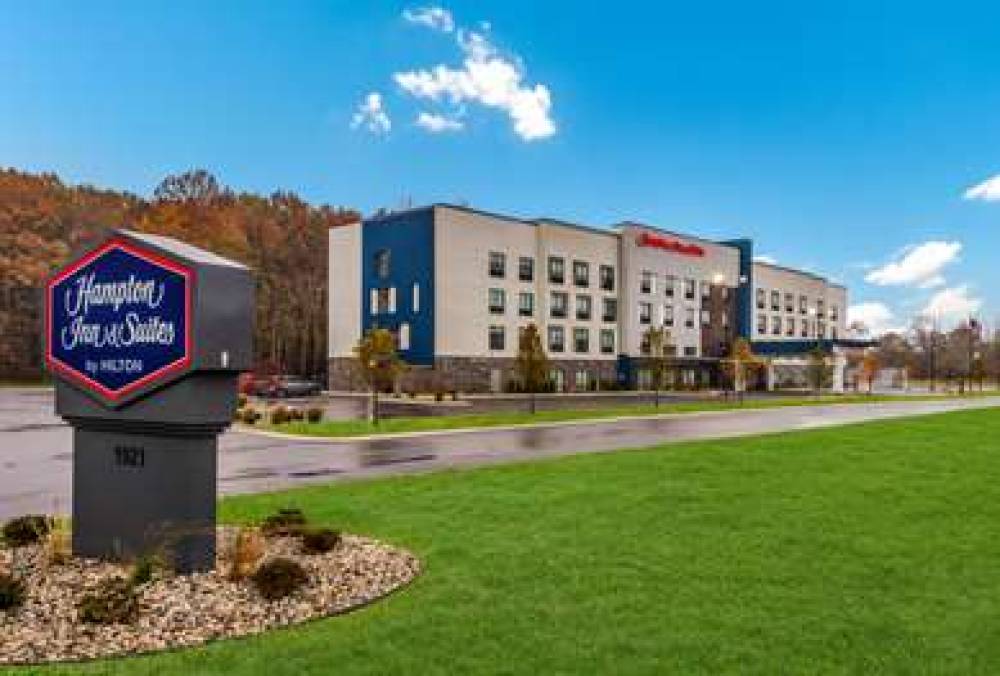 HAMPTON INN AND SUITES BENTON HARBO 1