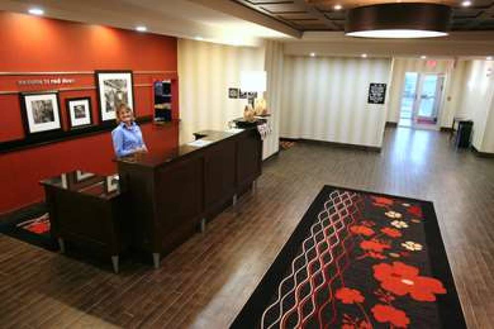 Hampton Inn And Suites By Hilton Red Deer 7