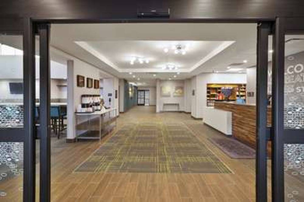 HAMPTON INN AND SUITES GRANDVILLE 4