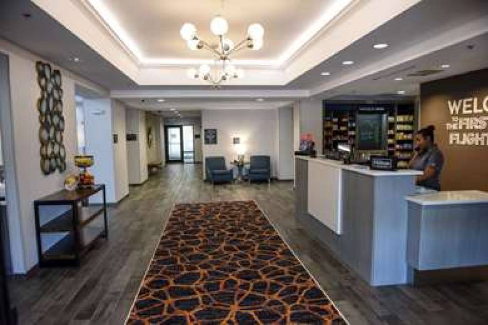 HAMPTON INN AND SUITES LENOIR 10