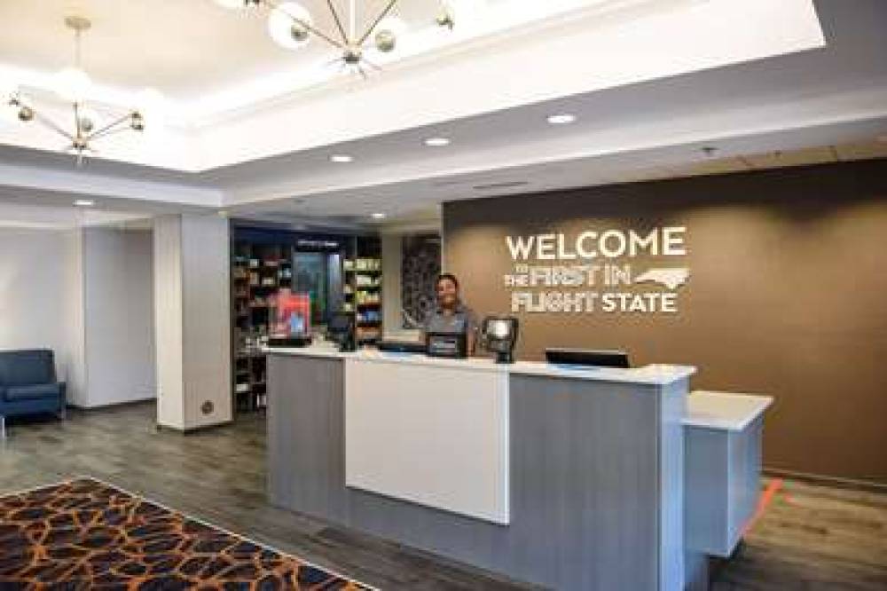 HAMPTON INN AND SUITES LENOIR 9