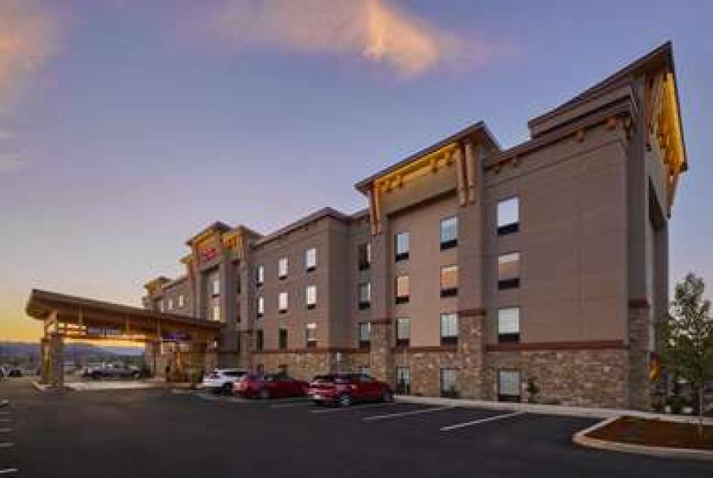 HAMPTON INN AND SUITES ROSEBURG 2