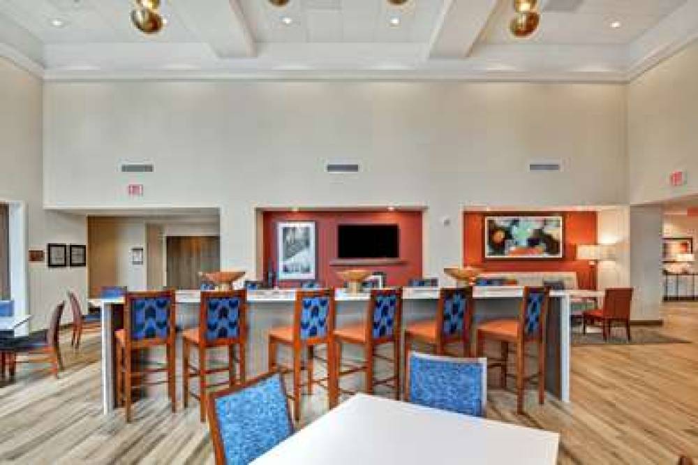 HAMPTON INN AND SUITES TUCSON MARAN 7