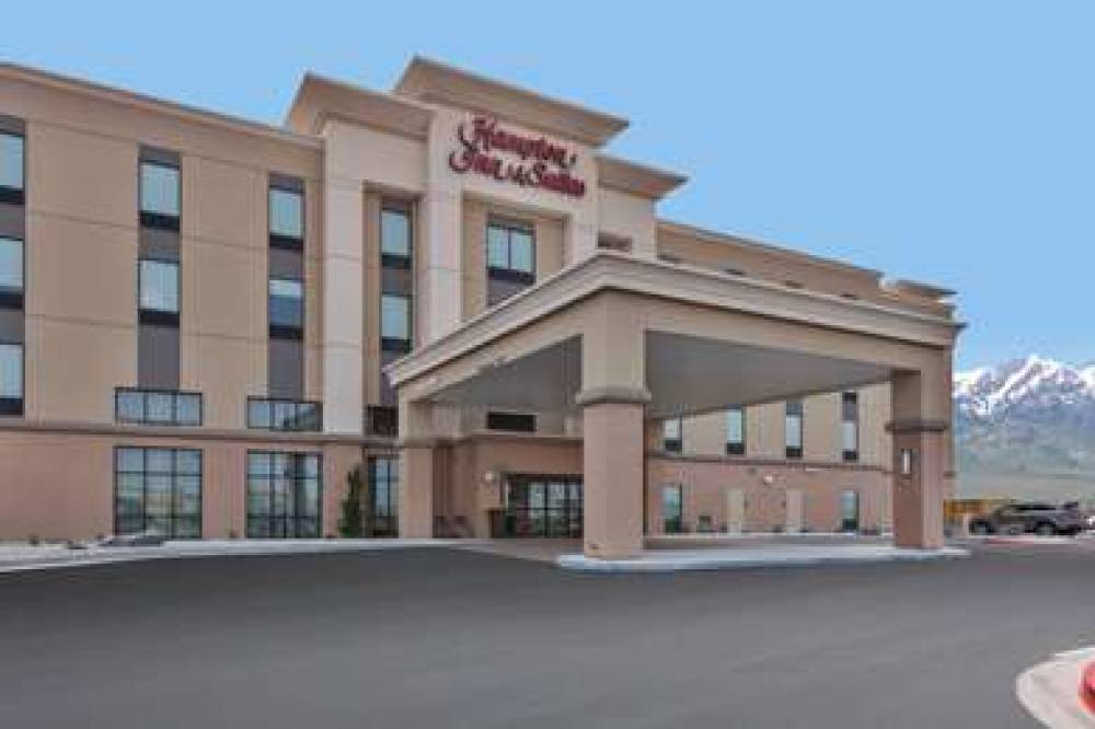 HAMPTON INN AND SUITES WELLS 3