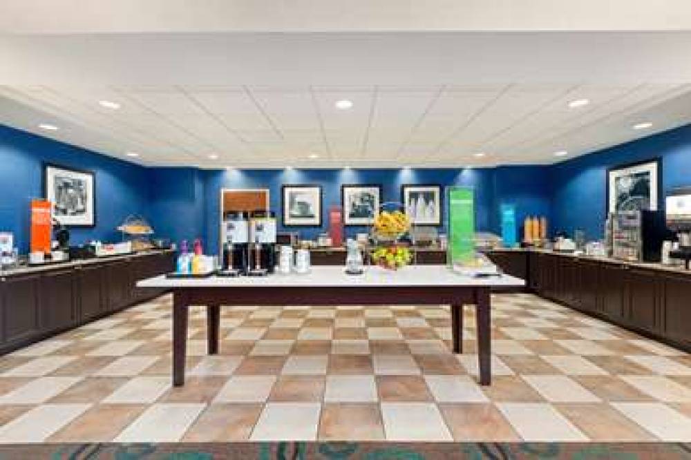 HAMPTON INN ANDAMP; SUITES ATLANTA 9