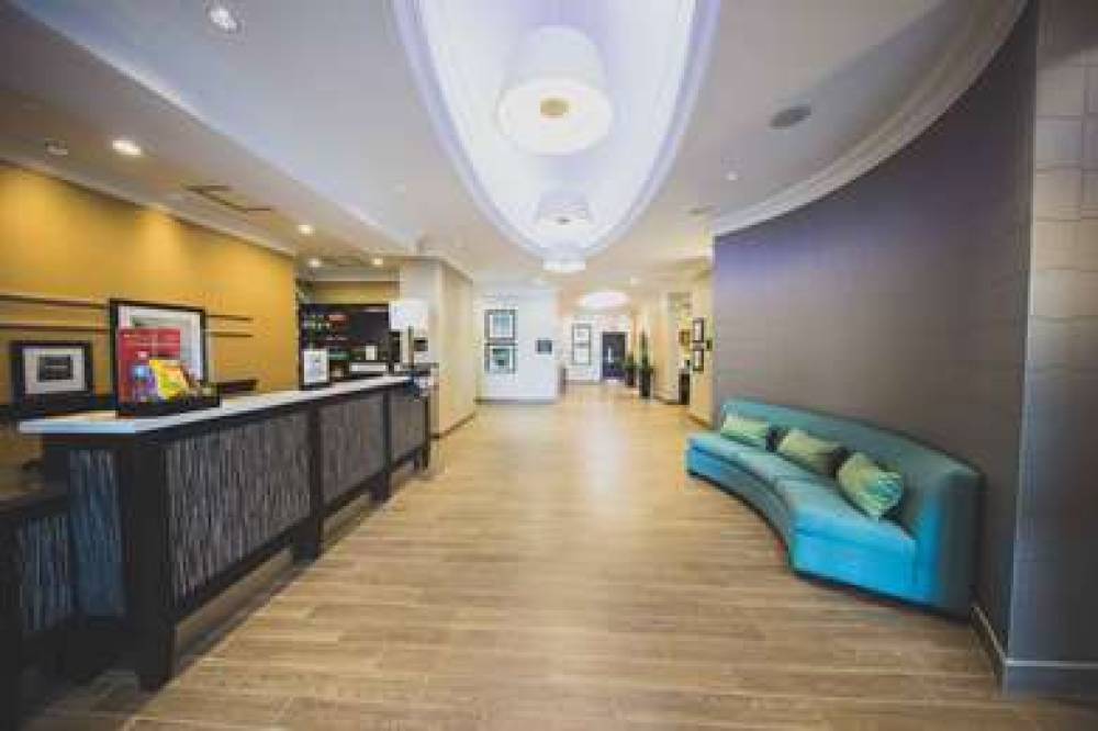 HAMPTON INN ANDAMP; SUITES BY HILTO 3