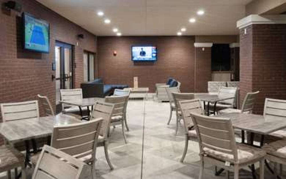 HAMPTON INN ANDAMP; SUITES BY HILTO 2