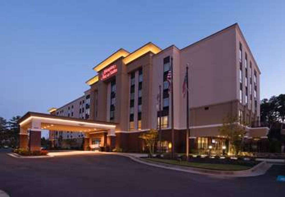 HAMPTON INN ANDAMP; SUITES BY HILTO 4