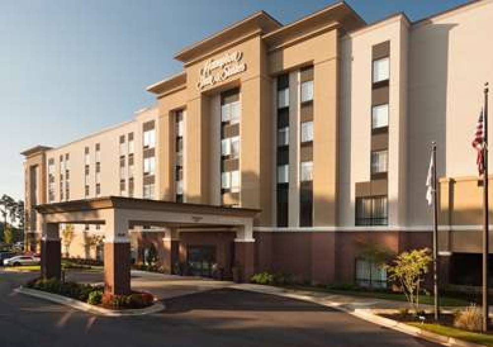 HAMPTON INN ANDAMP; SUITES BY HILTO 3