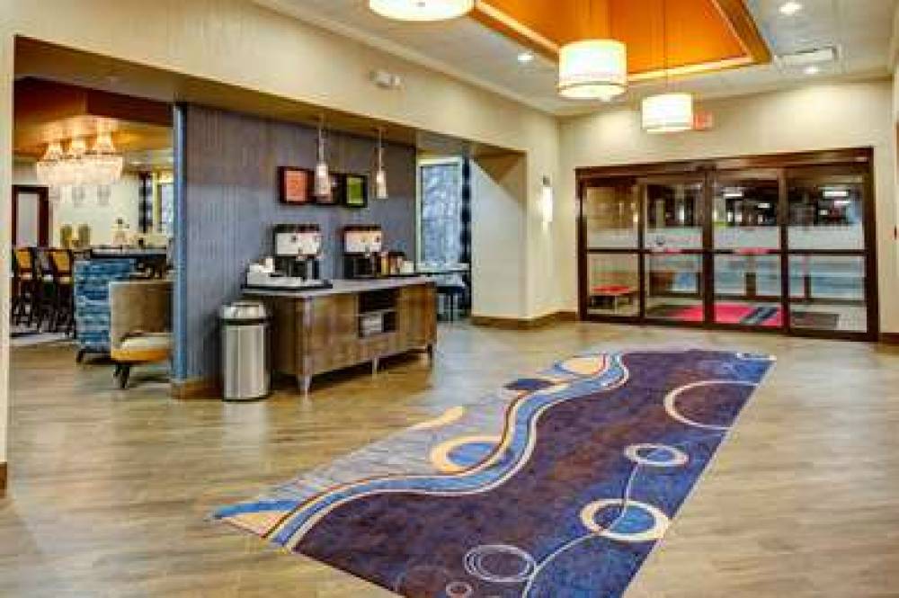 HAMPTON INN ANDAMP; SUITES COLUMBUS 6