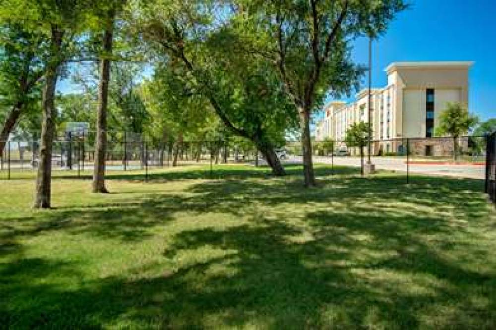 HAMPTON INN ANDAMP; SUITES DALLAS/P 2